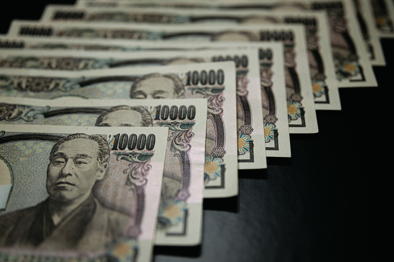 Residentes estrangeiros podem receber o auxílio de 100.000 ienes