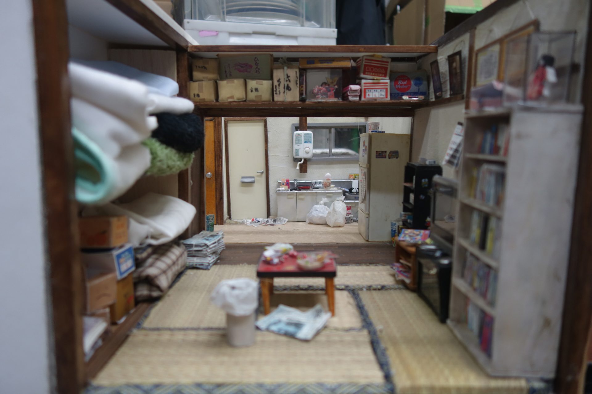 Dioramas de mortes solitárias: japonesa recria salas onde pessoas morreram sozinhas