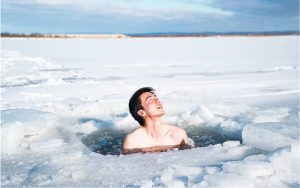 Província oferece banhos de rio congelados ao ar livre neste inverno 1