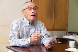 Governo de Tóquio dará smartphones, ligações e planos de dados aos idosos 1