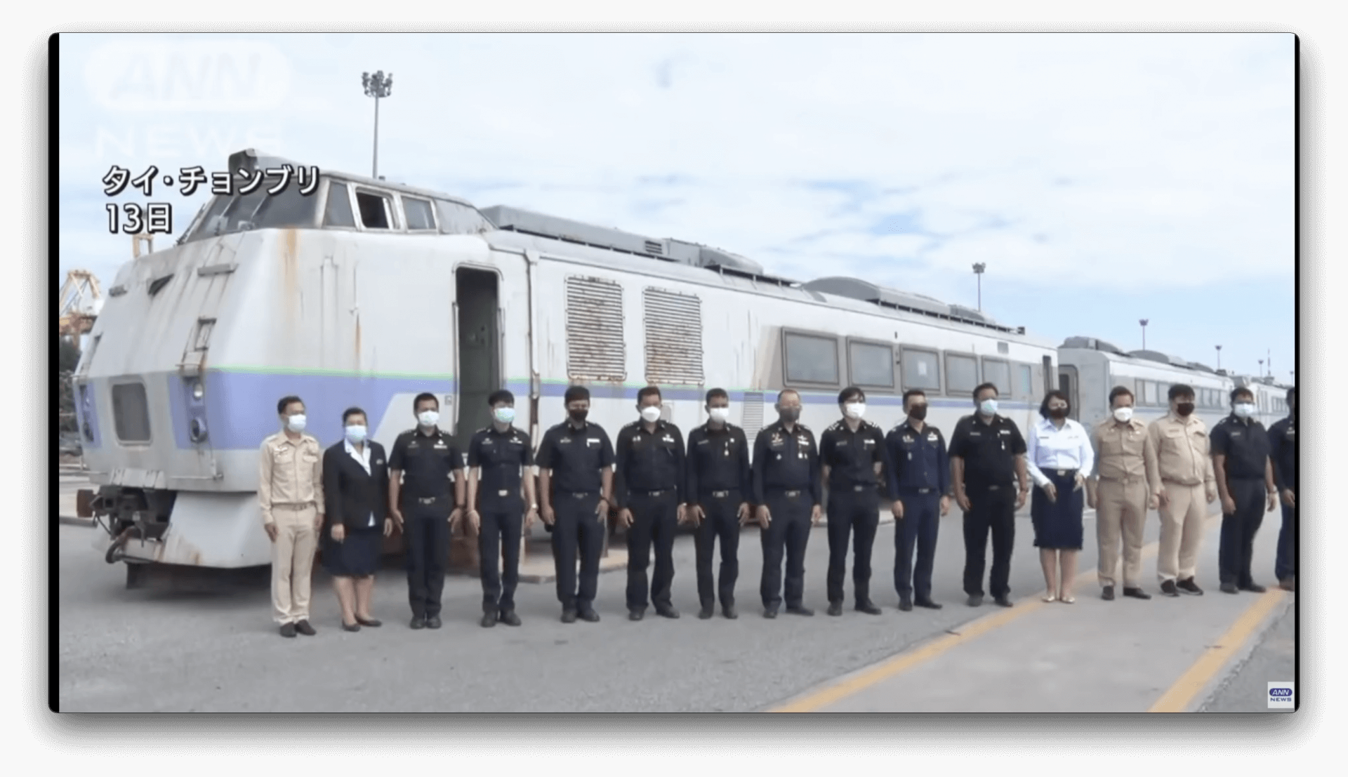 Trem usado do Japão é doado para a Tailândia