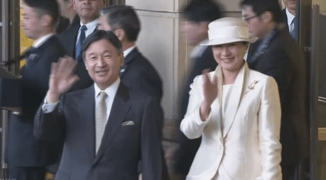 Casal Imperial chegam a Mie para visitar o Santuário de Ise