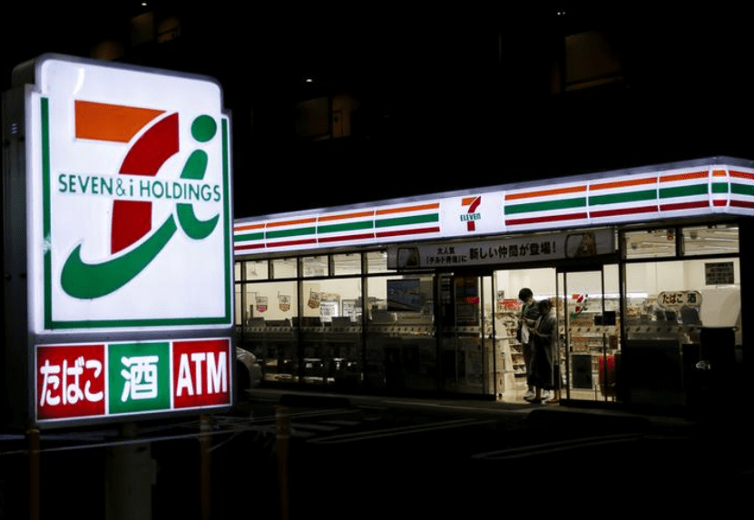 Seven-Eleven encerra contrato com dono de konbini que reduziu horário de funcionamento