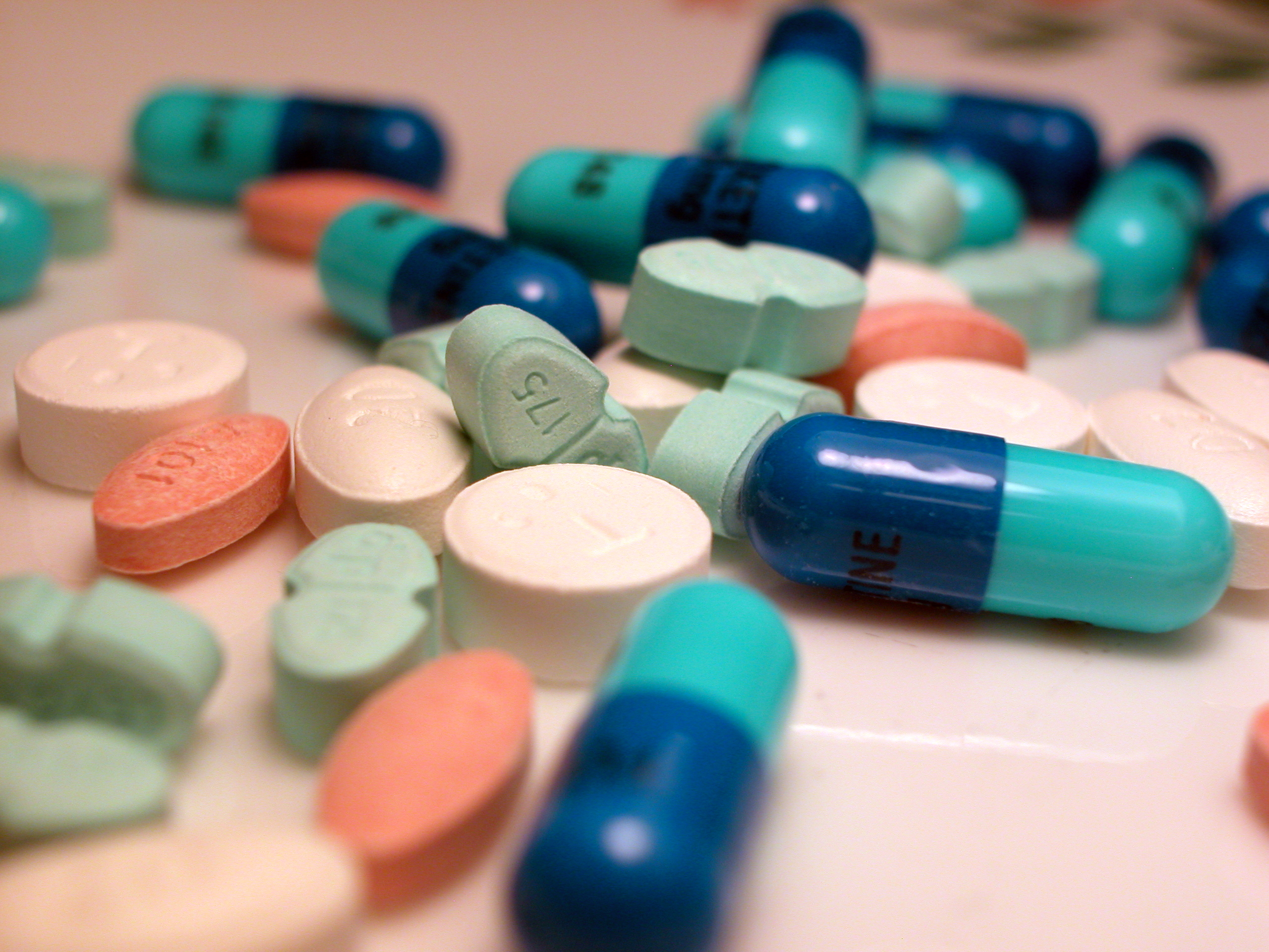 Remédio criado por Inteligência Artificial começa a ser testado no Japão