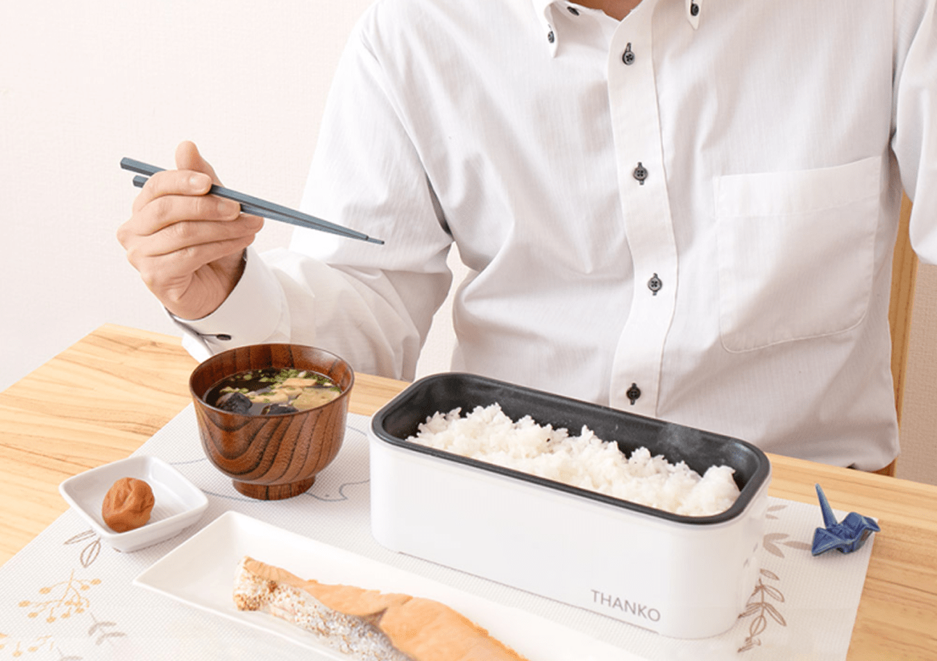 Pequena panela do Japão oferece arroz cozido na hora