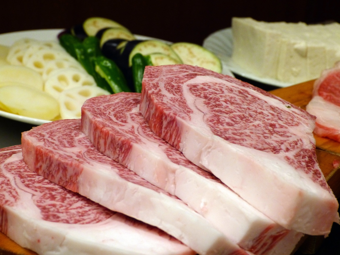 Políticos do Japão sugerem a criação de vale-produto para população. Carne wagyu e máscaras seriam distribuídos gratuitamente