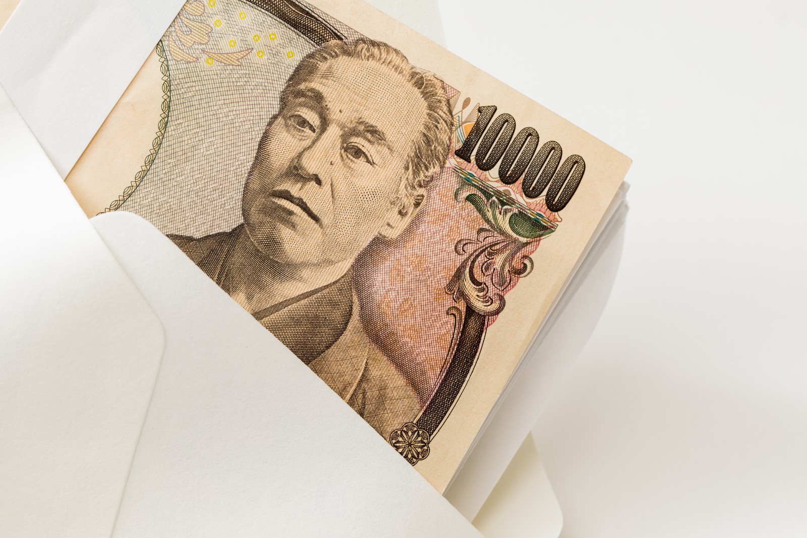 Japão poderá fornecer ¥100.000 por pessoa para ajudar a economia atingida pela pandemia