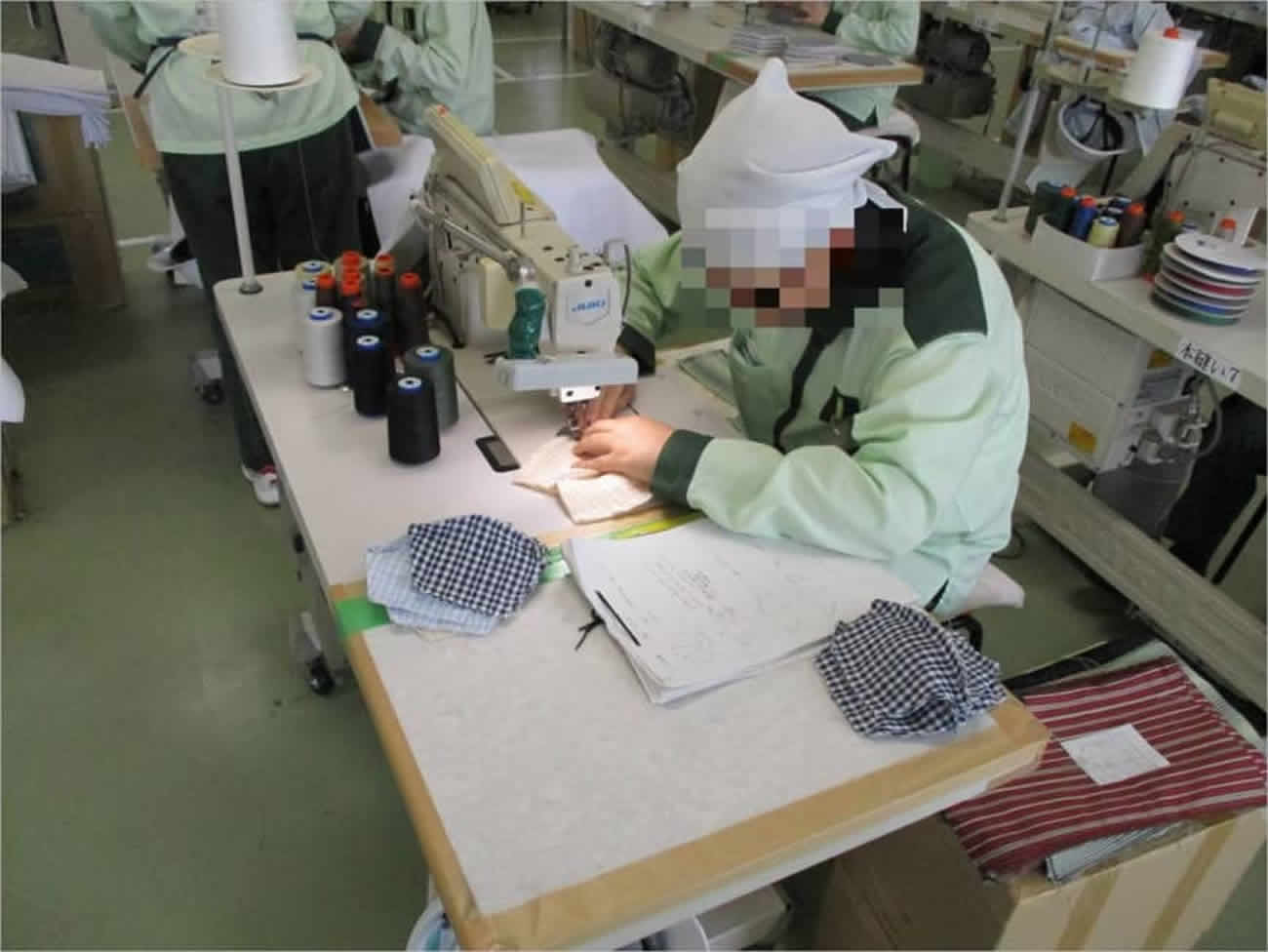 Prisioneiros produzem máscaras e equipamentos de proteção no Japão