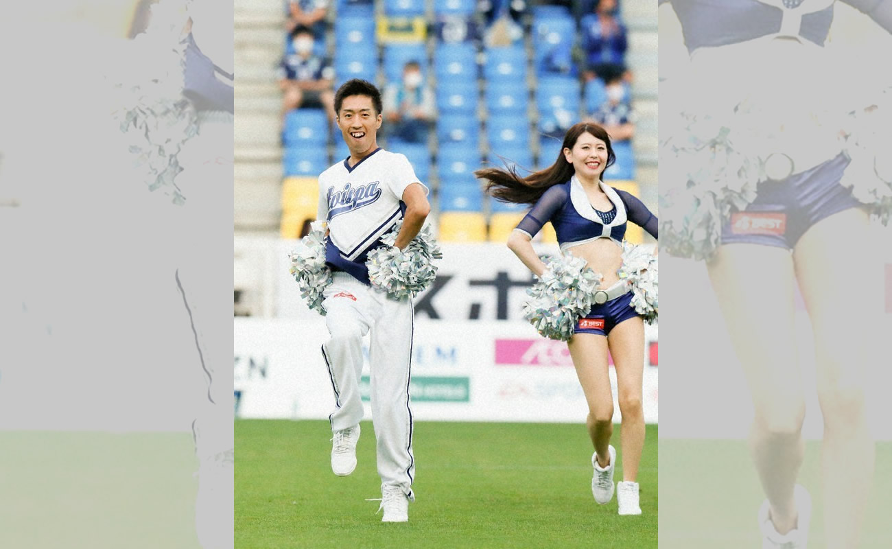 Conheça o primeiro líder de torcida na liga profissional de futebol do Japão