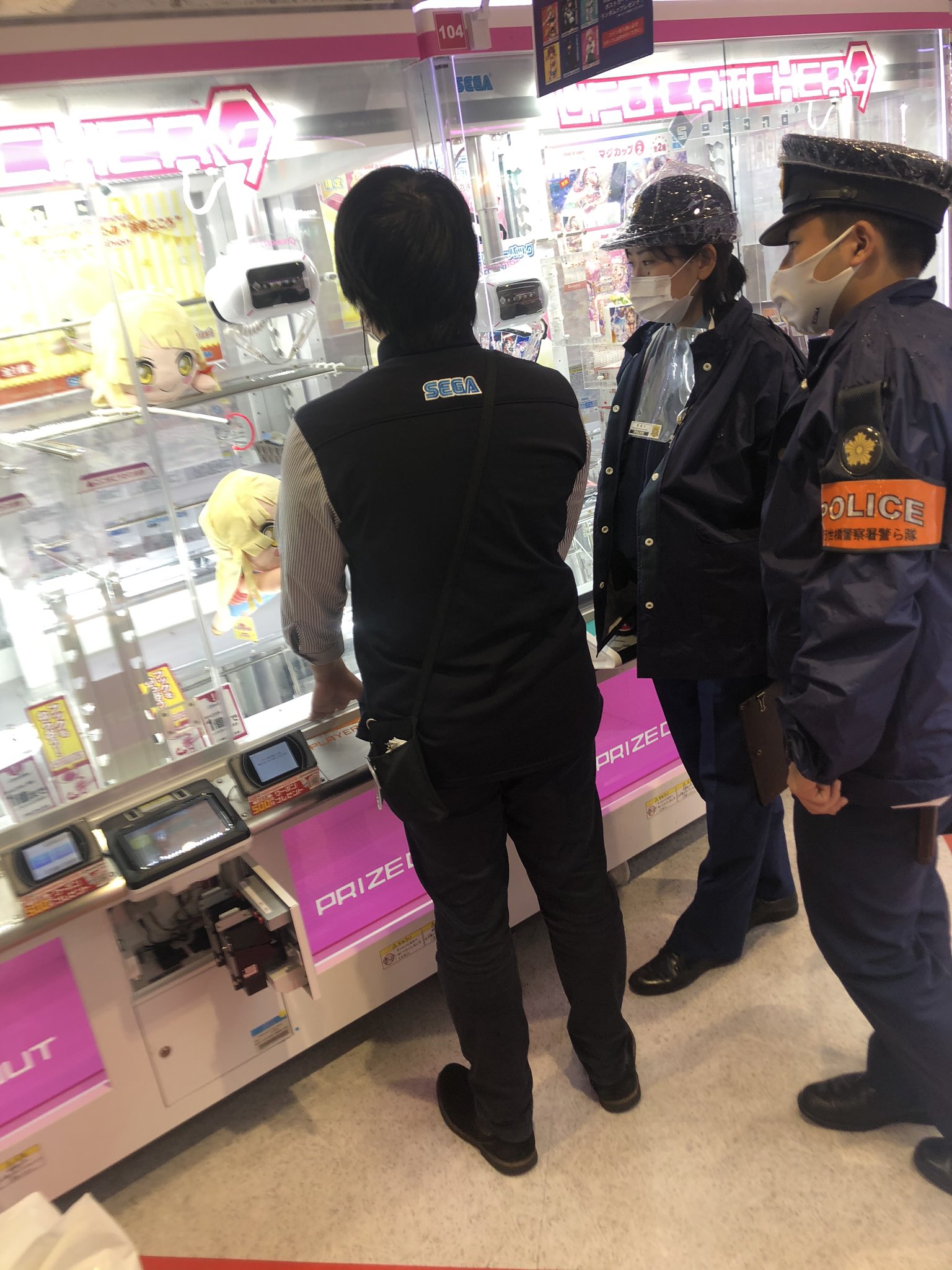 Ufo catcher: homem perde 200 vezes e chama a polícia