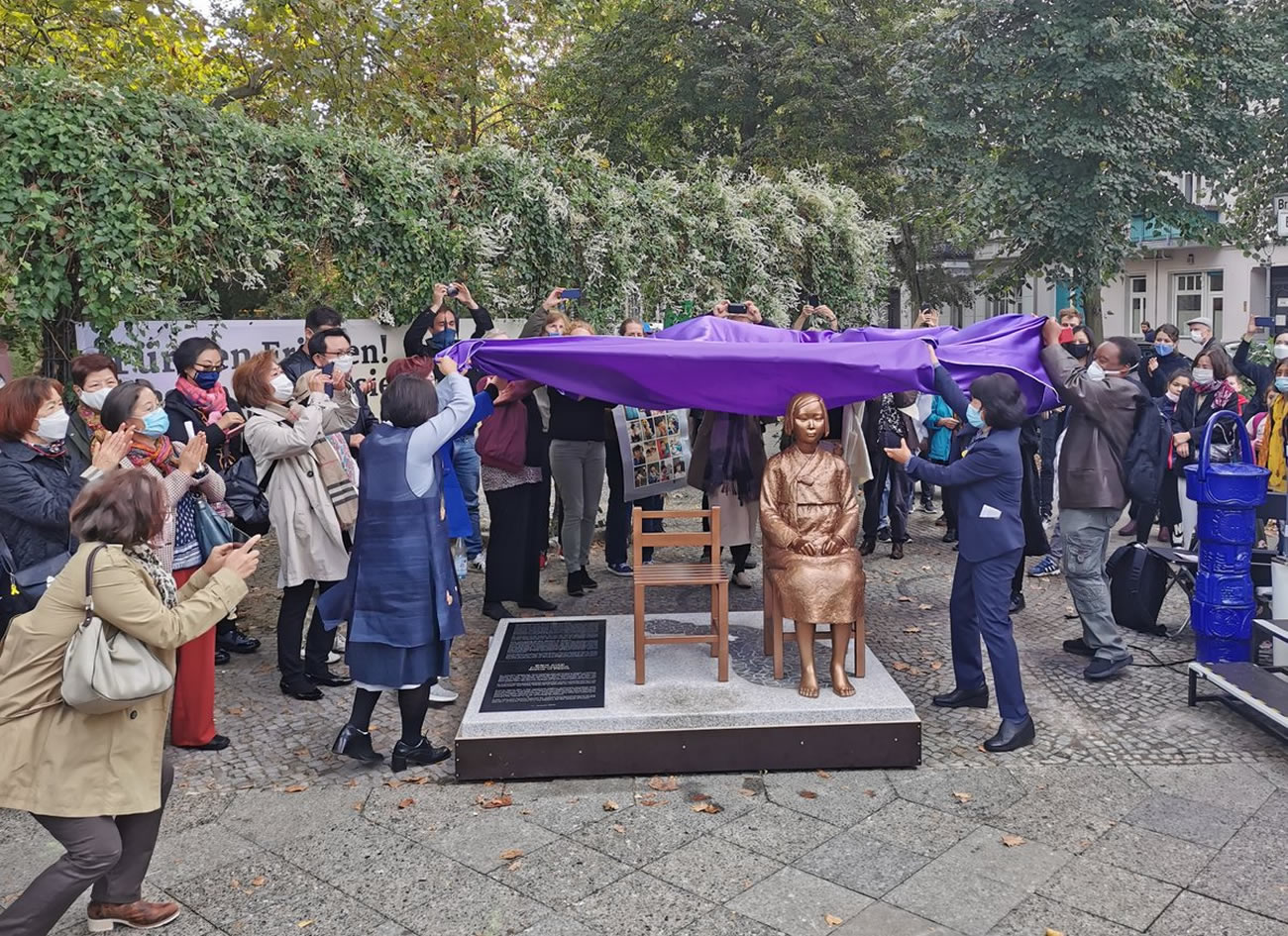 Berlim cancela aprovação para a estátua de “mulheres de conforto”