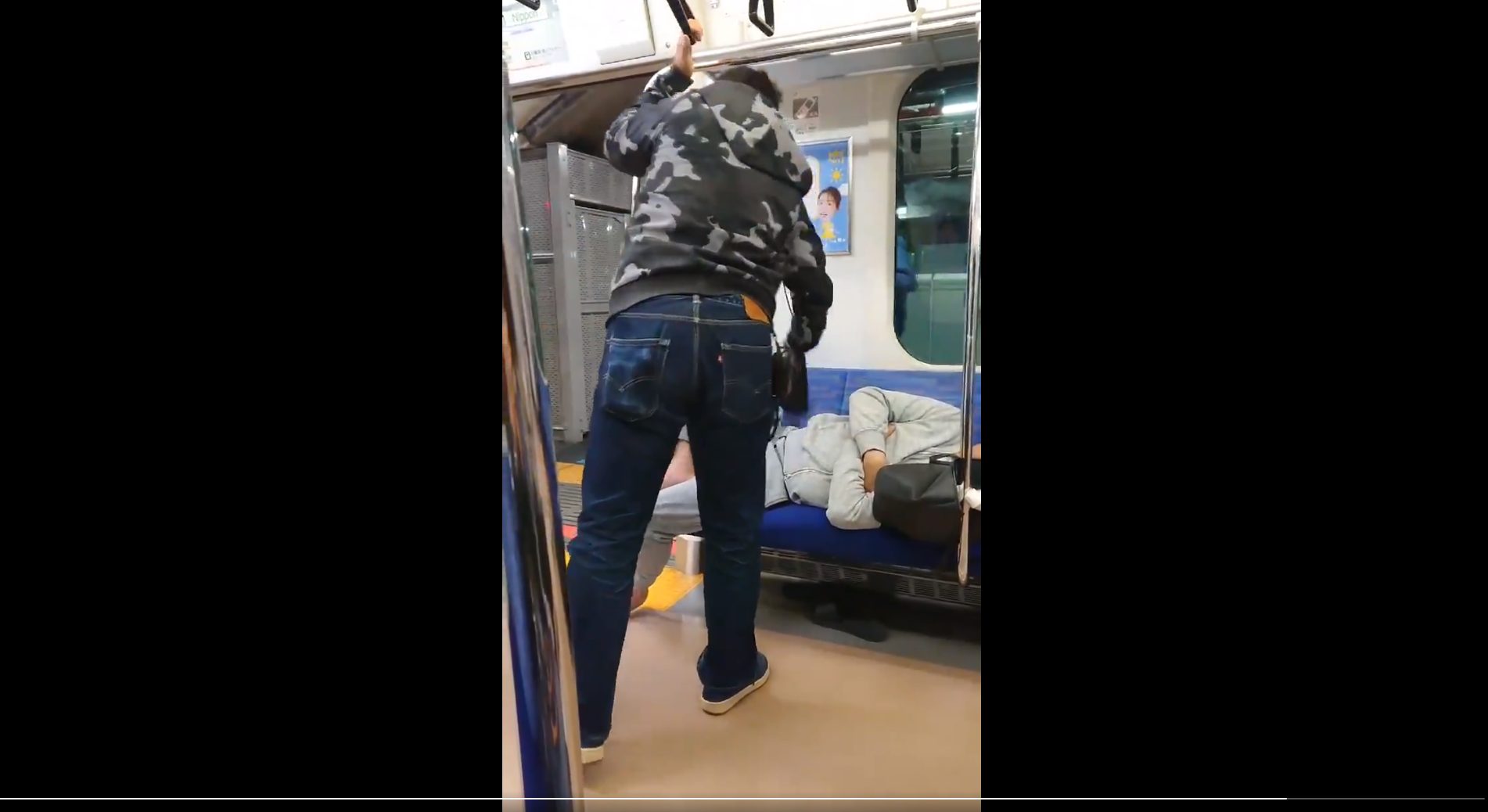 Os passageiros se unem para derrubar ladrão em trem de Tóquio