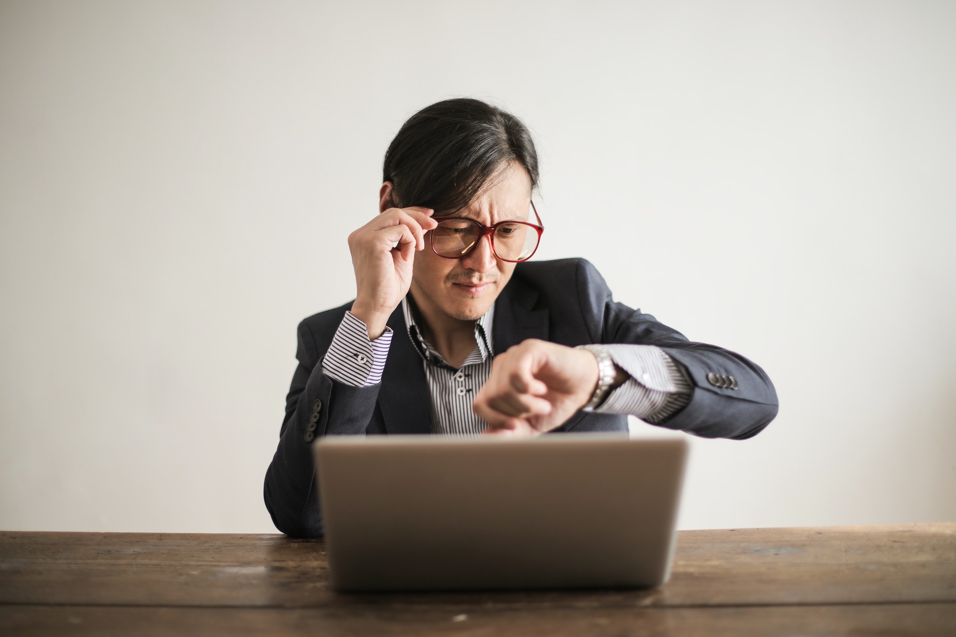 Líderes empresariais japoneses miram em excesso de trabalho