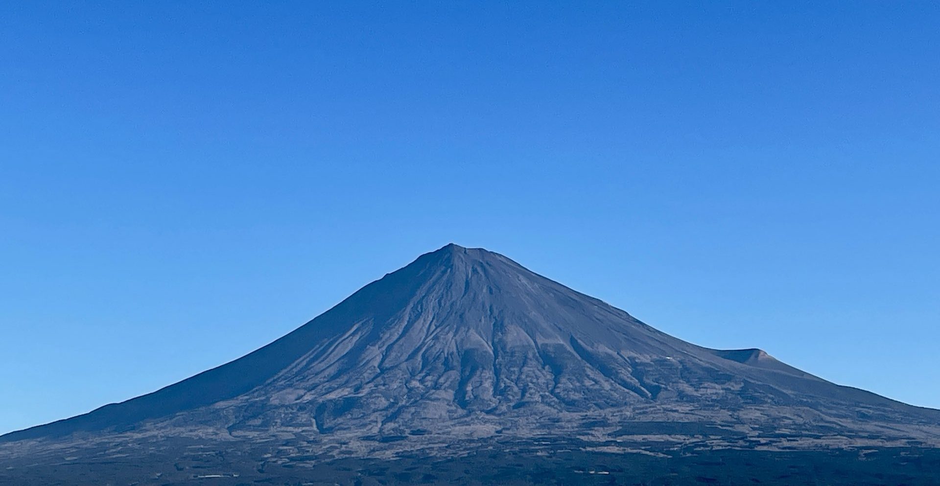 Monte Fuji parece incomum, despertando o medo de uma possível erupção