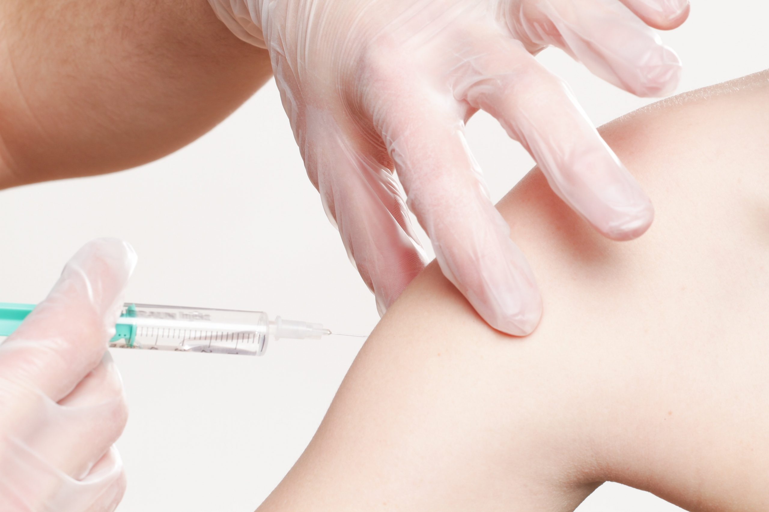 Japão vai estudar casos de pessoas infectadas após vacinação contra o coronavírus