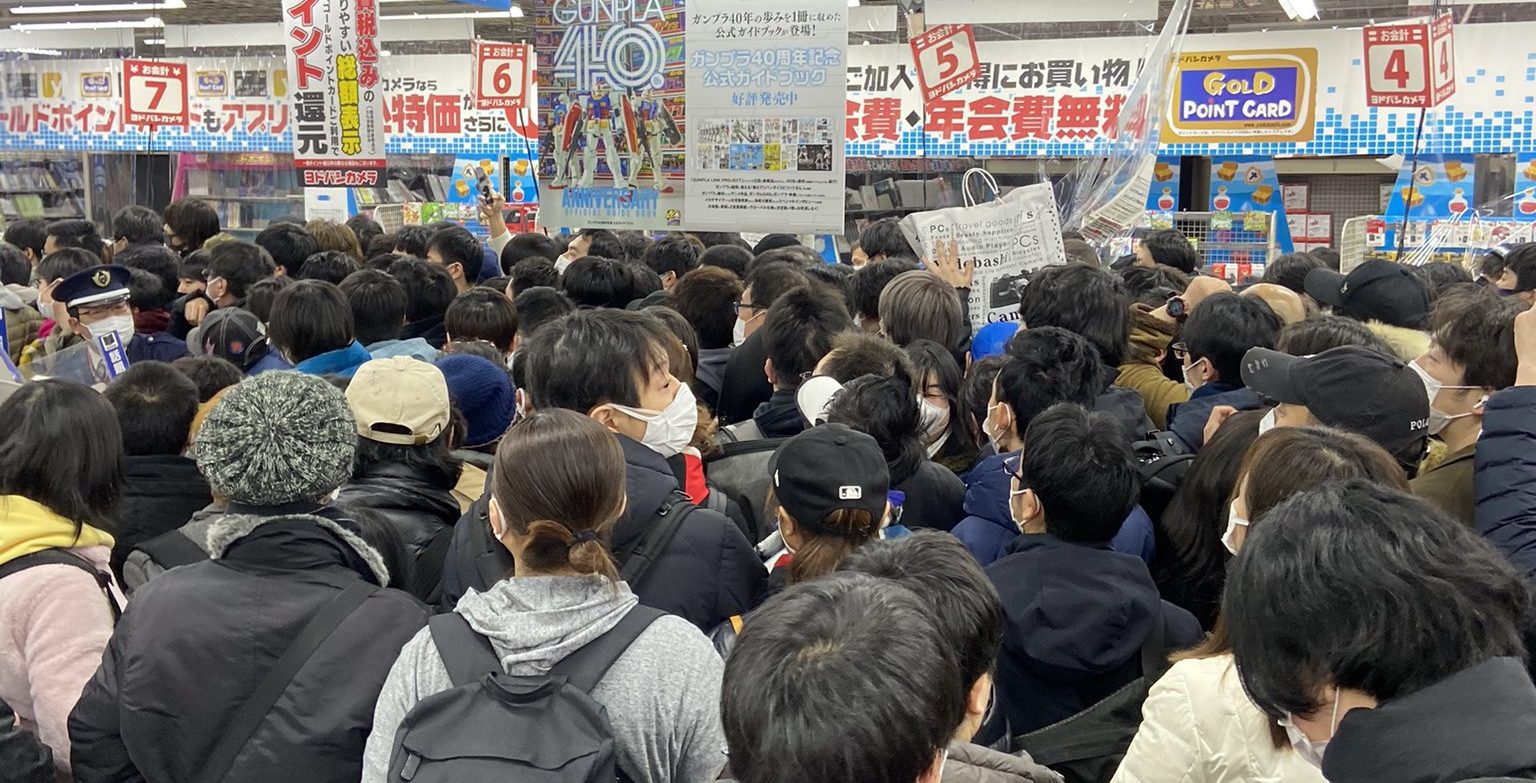 Caos em Akihabara para comprar os consoles do Playstation 5