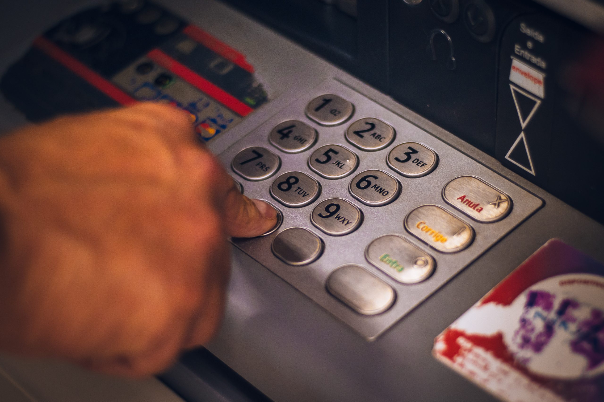 Banco Mizuho relata falha em grande escala do sistema ATM no Japão