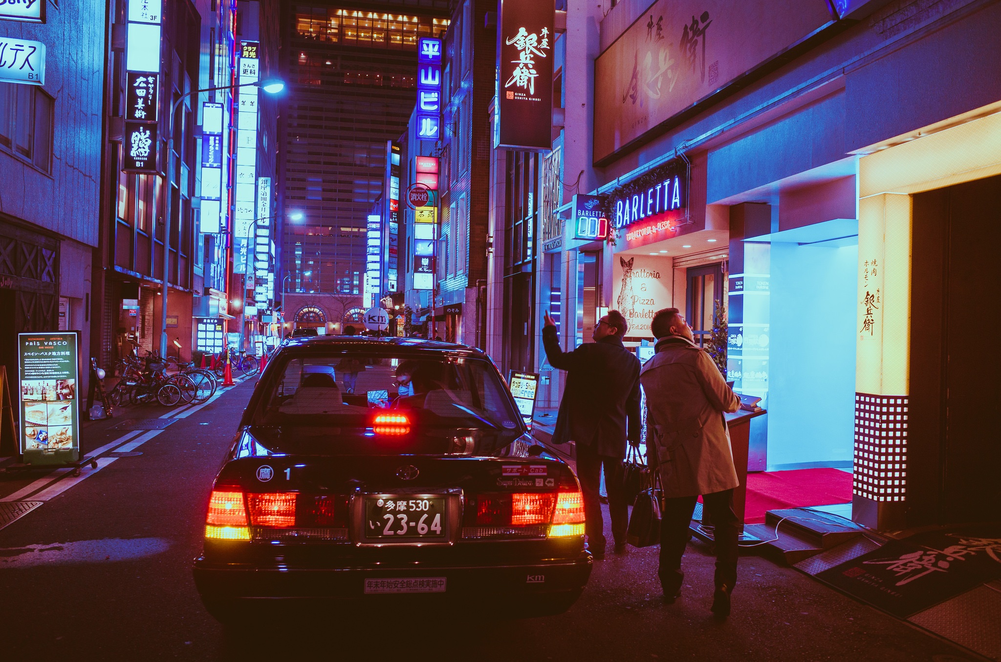 Multidões voltam para os arredores de Osaka, após medidas antivírus diminuírem