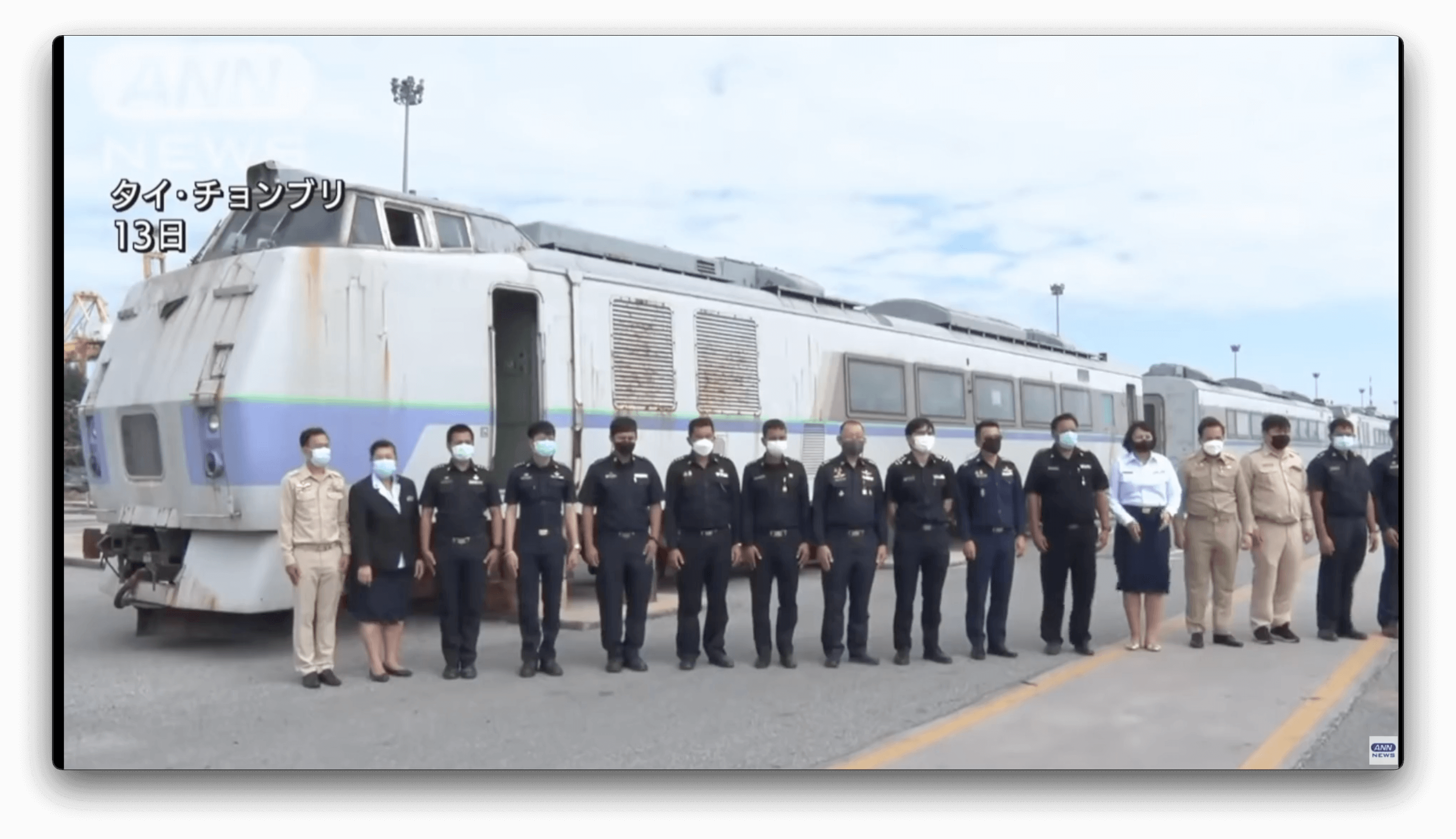 Trem usado do Japão é doado para a Tailândia
