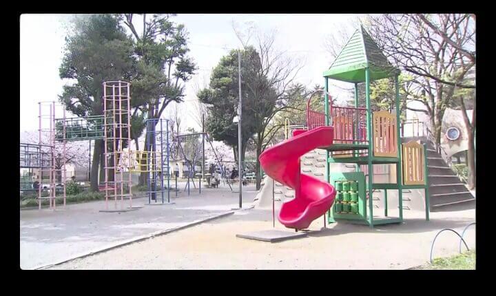 Dupla rouba, espanca e acusa homem em parque do Japão, de envolvimento com sua mulher