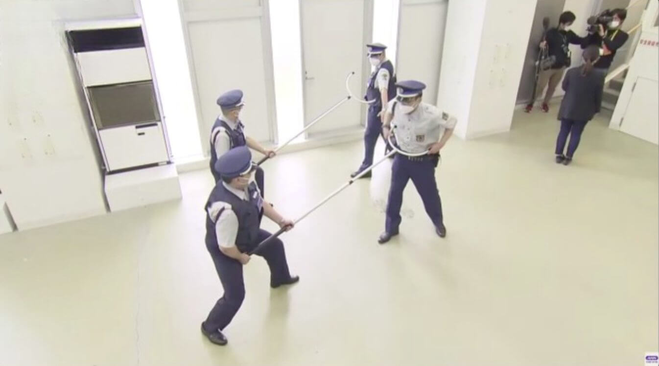 Treinamento para seguranças de trem-bala do Japão é revelado