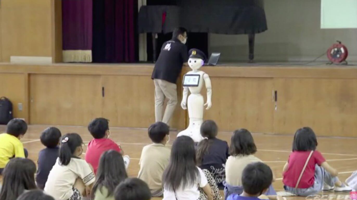 Robô humanoide Pepper dá aula de prevenção de crimes no Japão