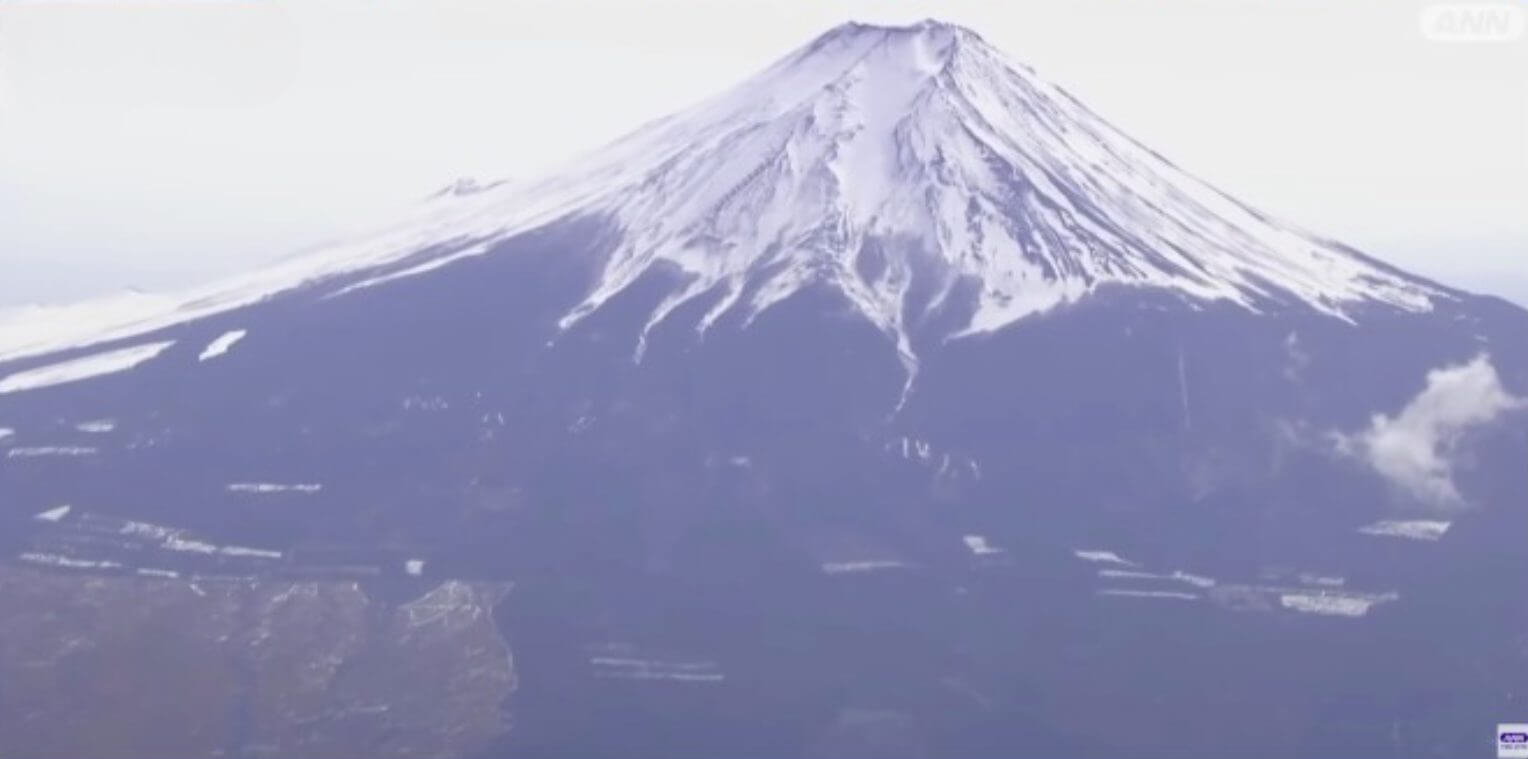 Menina da 5ª série se perde no Monte Fuji, deixando grupo escolar desesperado