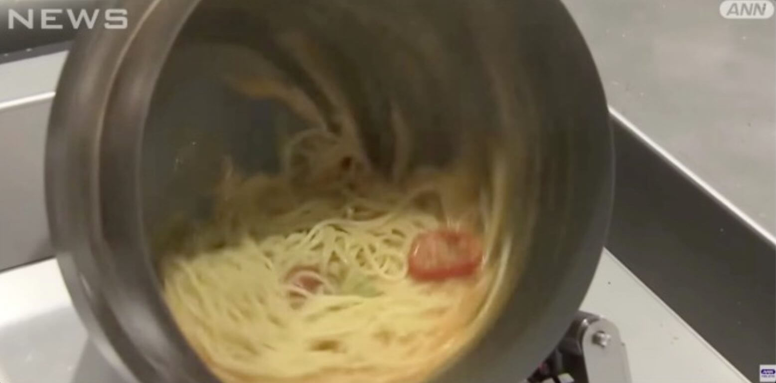 Primeiro restaurante de macarrão, com robô cozinheiro, é inaugurado no Japão 