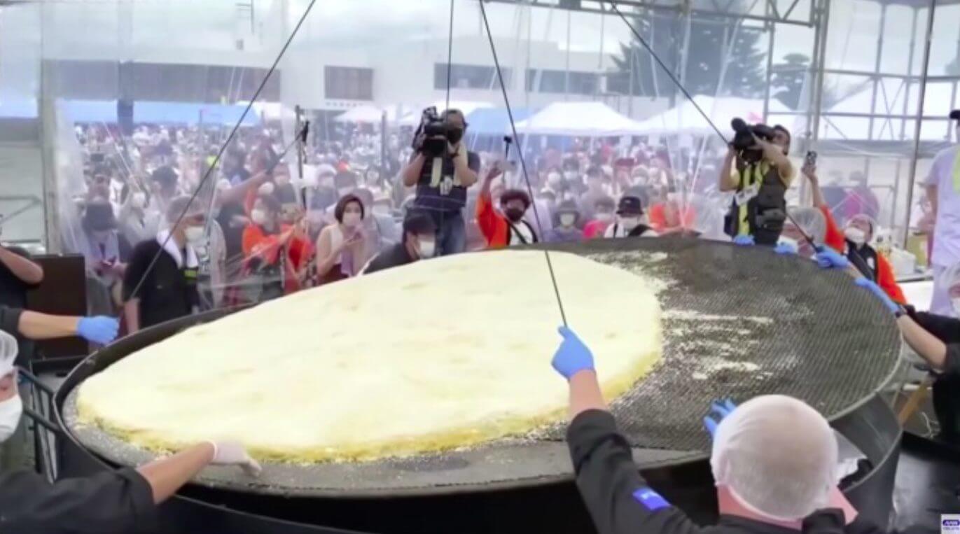 Japoneses fritam o maior croquete e entram para o Guinness Book