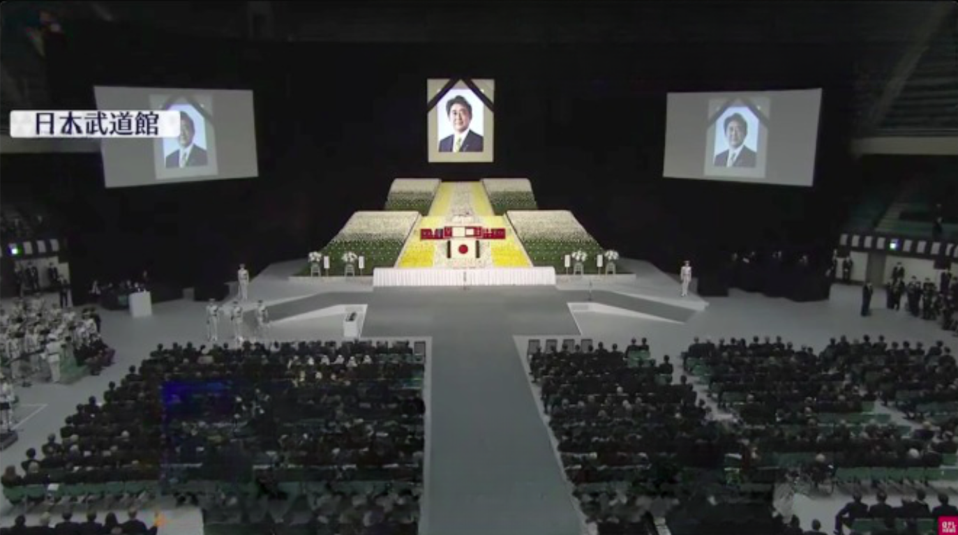 Funeral de Estado de Abe reúne milhares de pessoas, em meio a protestos no Japão