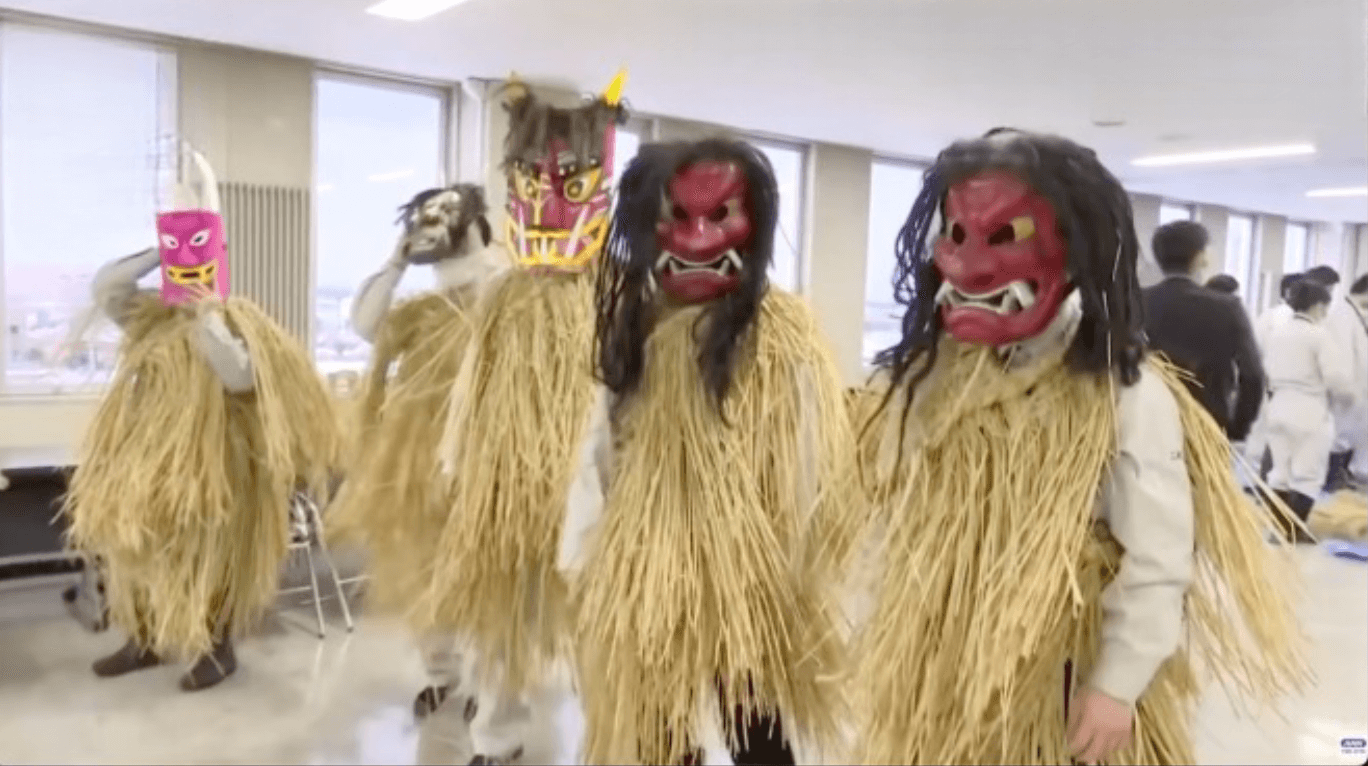 Jovens recebem treinamento para costume japonês 