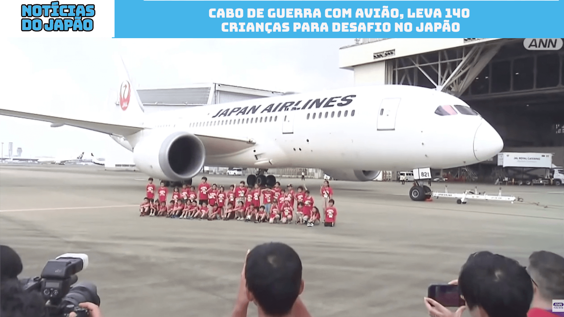 Cabo de guerra com avião leva 140 crianças para desafio no Japão 