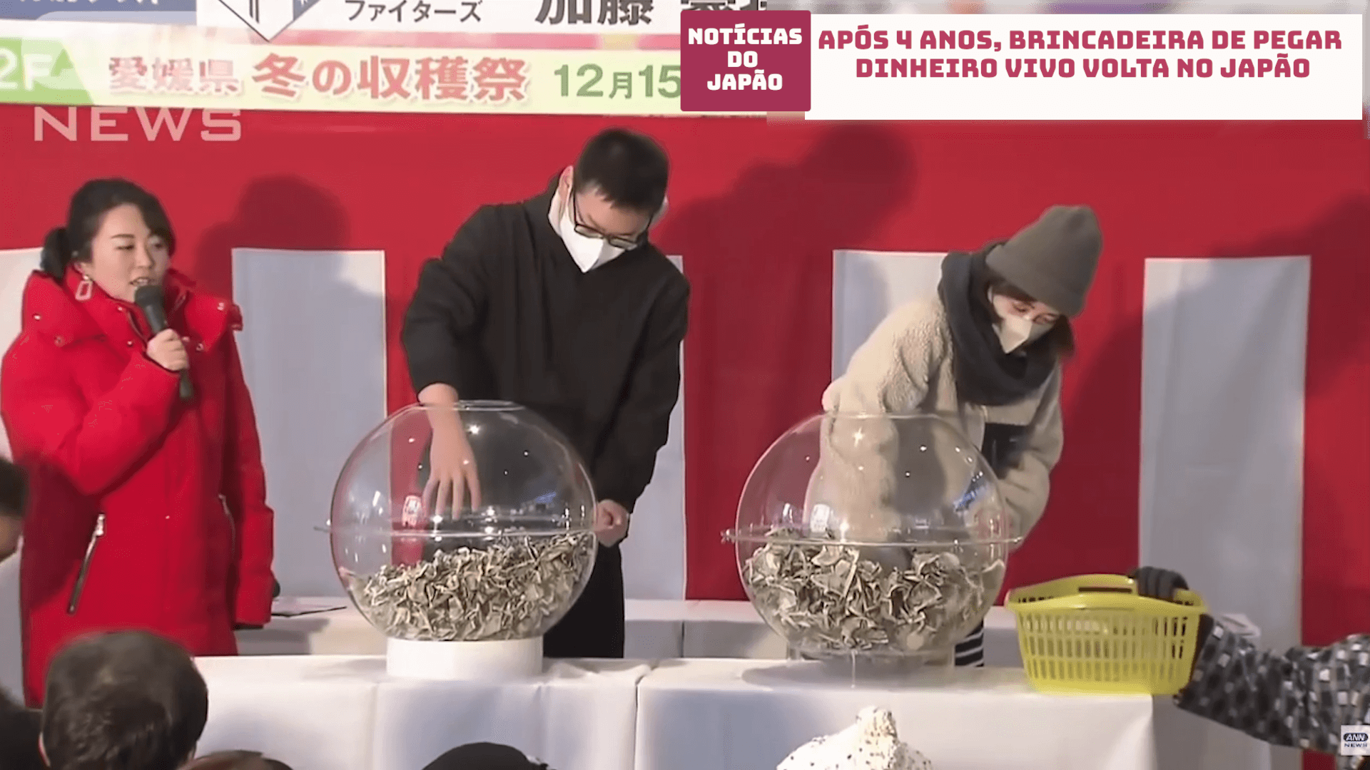 Após 4 anos, brincadeira de pegar dinheiro vivo volta no Japão