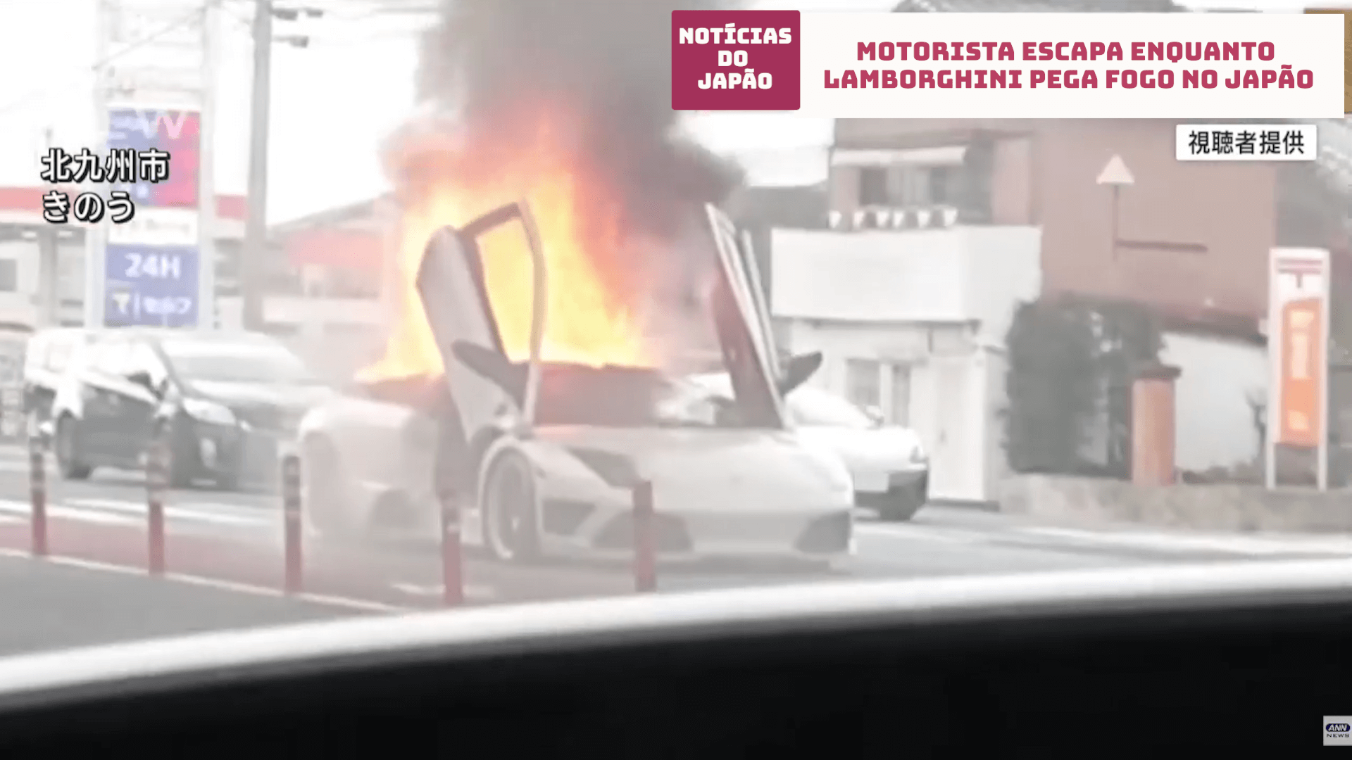 Motorista escapa enquanto Lamborghini pega fogo no Japão