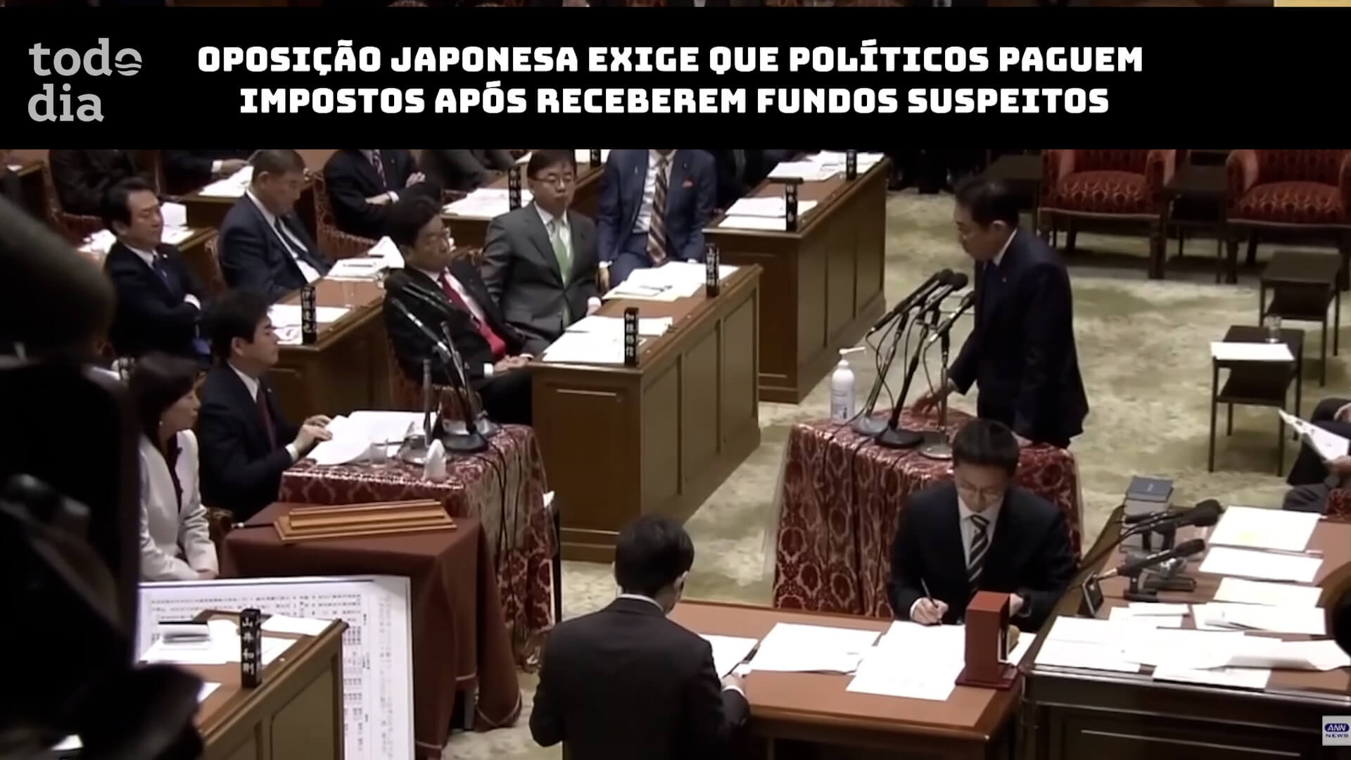 Oposição japonesa exige que políticos paguem impostos após receberem fundos suspeitos