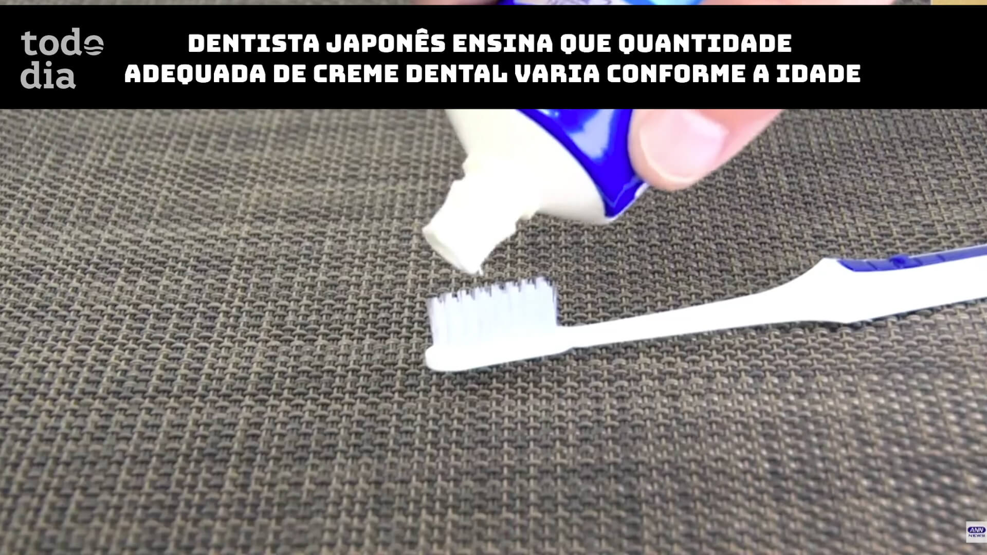 Dentista japonês ensina quantidade adequada de creme dental varia conforme a idade