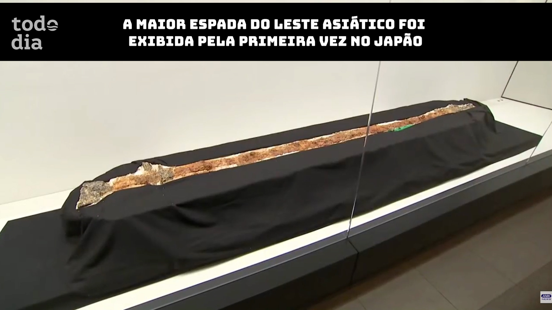 A maior espada do leste asiático foi exibida pela primeira vez no Japão 