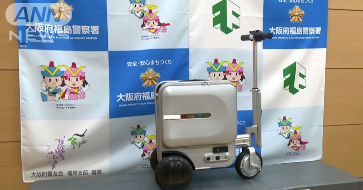 Mulher é detida por conduzir mala elétrica sem licença no Japão