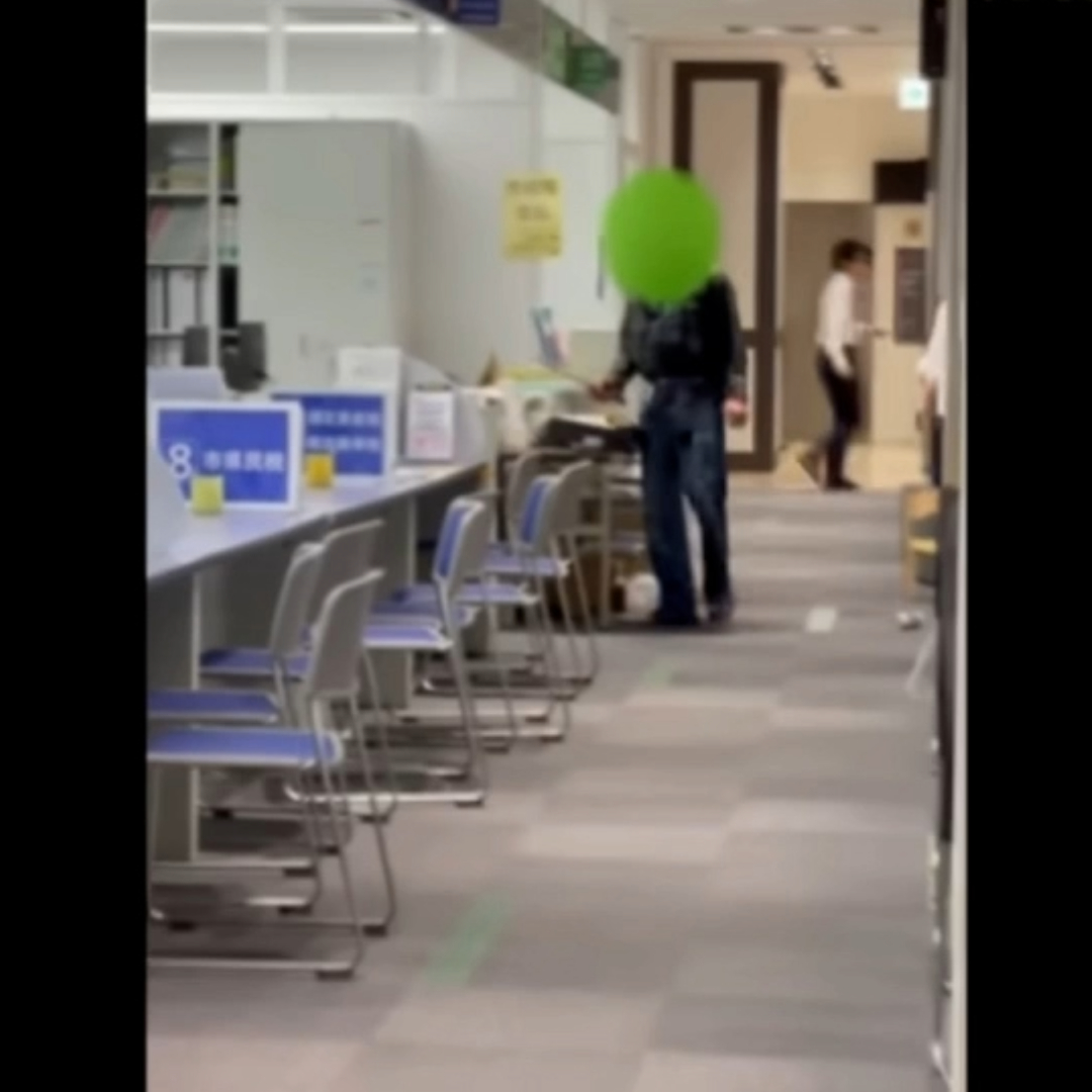 Homem invade prefeitura no Japão e ateia fogo em si mesmo 